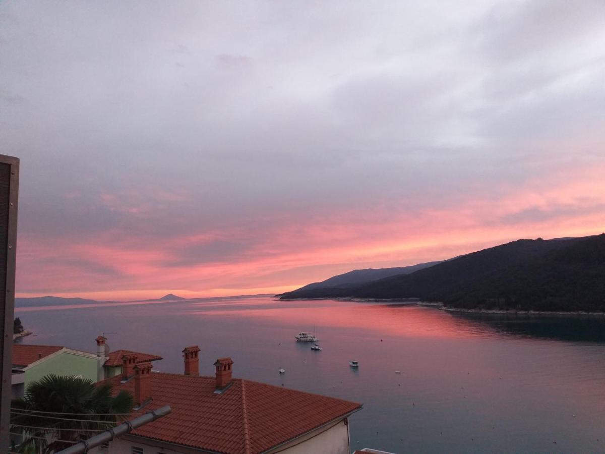 Apartment Noemi With A Direct Beach View Rabac Esterno foto