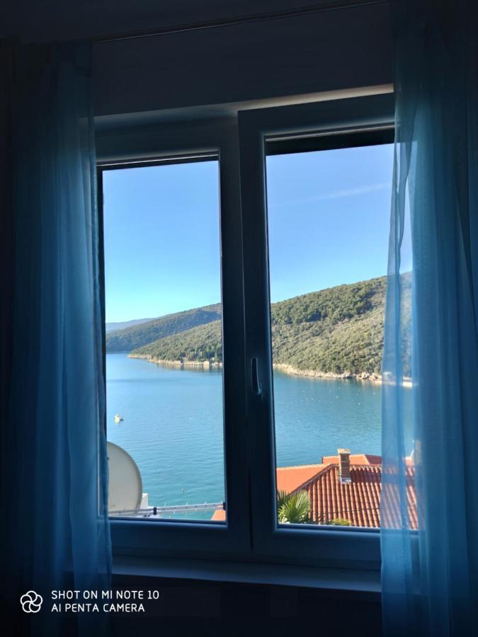 Apartment Noemi With A Direct Beach View Rabac Esterno foto