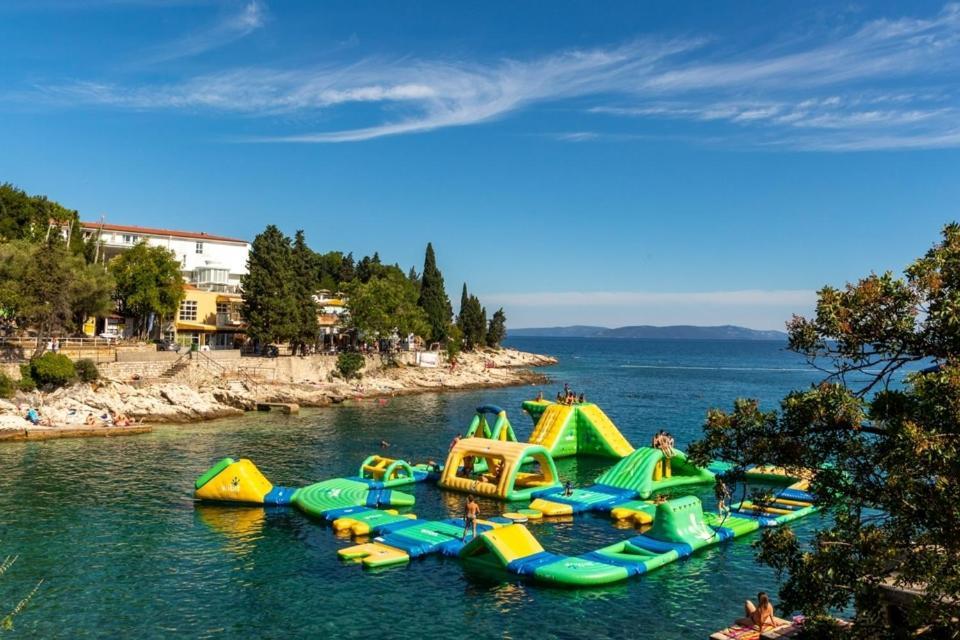 Apartment Noemi With A Direct Beach View Rabac Esterno foto