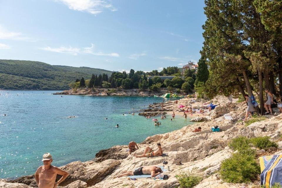 Apartment Noemi With A Direct Beach View Rabac Esterno foto