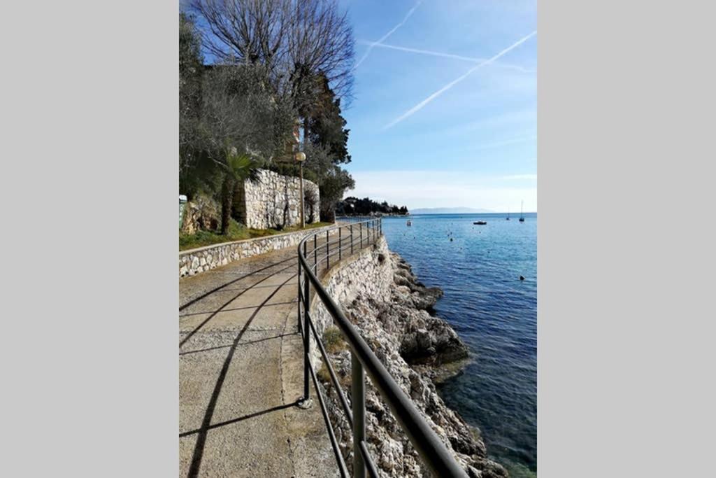 Apartment Noemi With A Direct Beach View Rabac Esterno foto