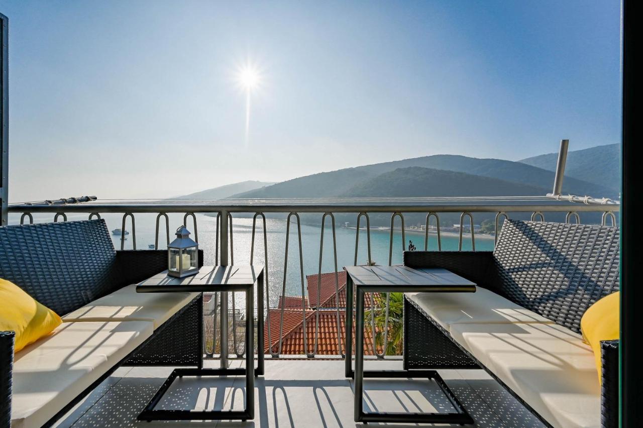Apartment Noemi With A Direct Beach View Rabac Esterno foto