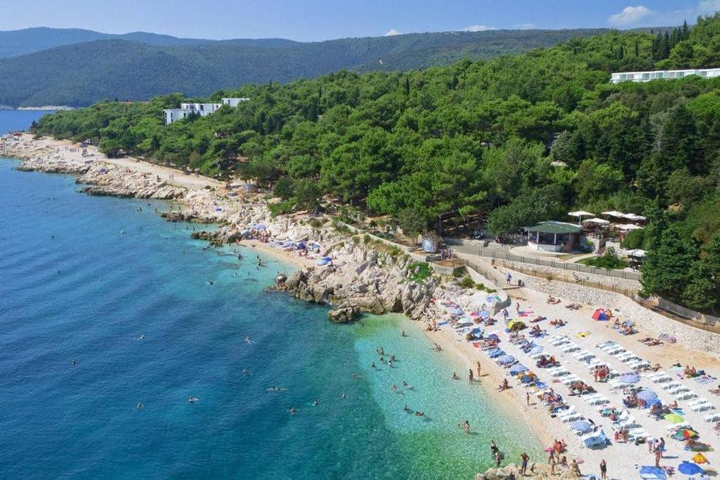Apartment Noemi With A Direct Beach View Rabac Esterno foto