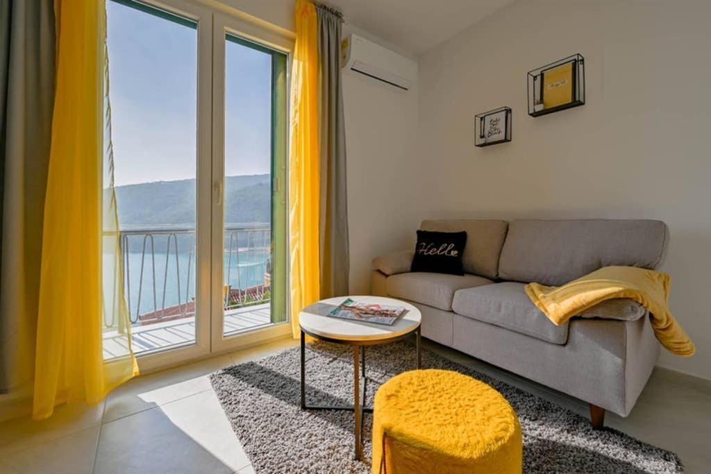 Apartment Noemi With A Direct Beach View Rabac Esterno foto