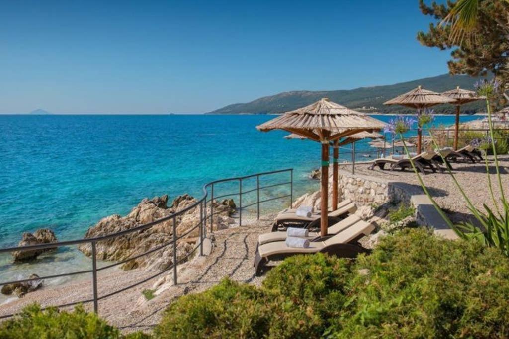 Apartment Noemi With A Direct Beach View Rabac Esterno foto