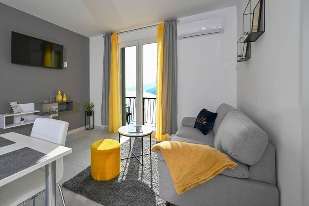Apartment Noemi With A Direct Beach View Rabac Esterno foto