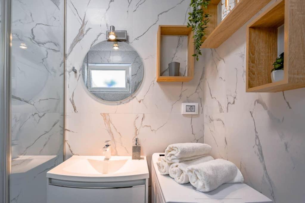 Apartment Noemi With A Direct Beach View Rabac Esterno foto